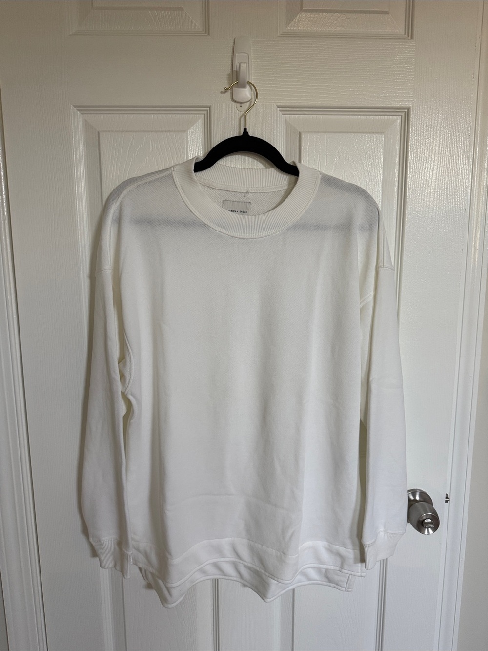 American Eagle White Crewneck Sweatshirt
